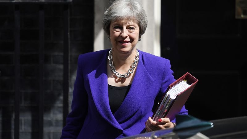 Theresa May pede à UE que evolua na questão da saída britânica