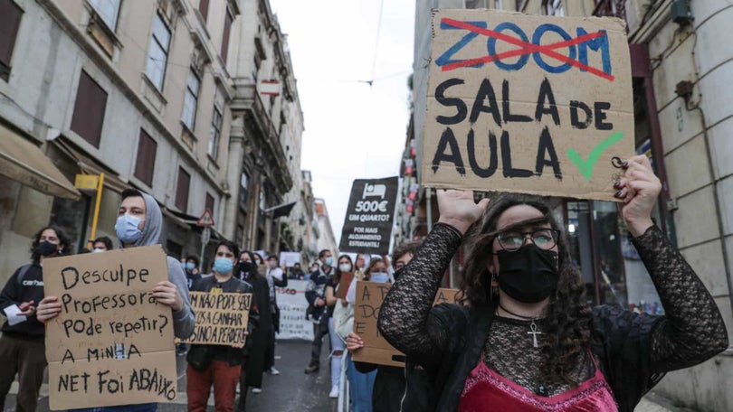 Imagem de Estudantes manifestam-se para exigir fim de propinas