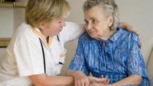 Imagem de Voluntariado nos hospitais conforta doentes debilitados (Vídeo)
