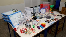 Imagem de Escolas do primeiro ciclo receberam kits de informática e de ciências experimentais