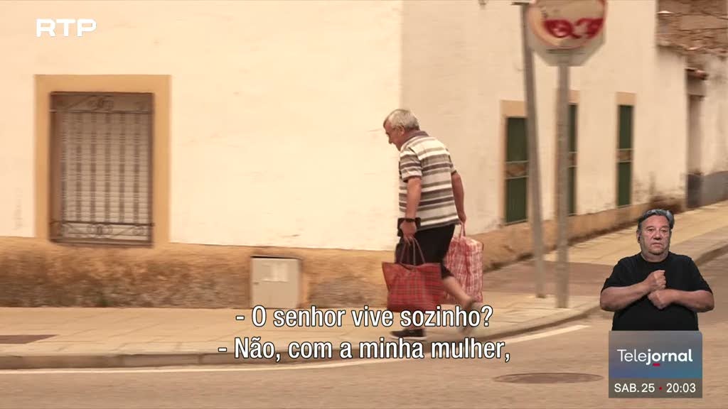 Imagem de Fuga de Cenecientos à aproximação do fogo