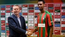 Marítimo contrata internacional nigeriano Abdullahi Alhassan