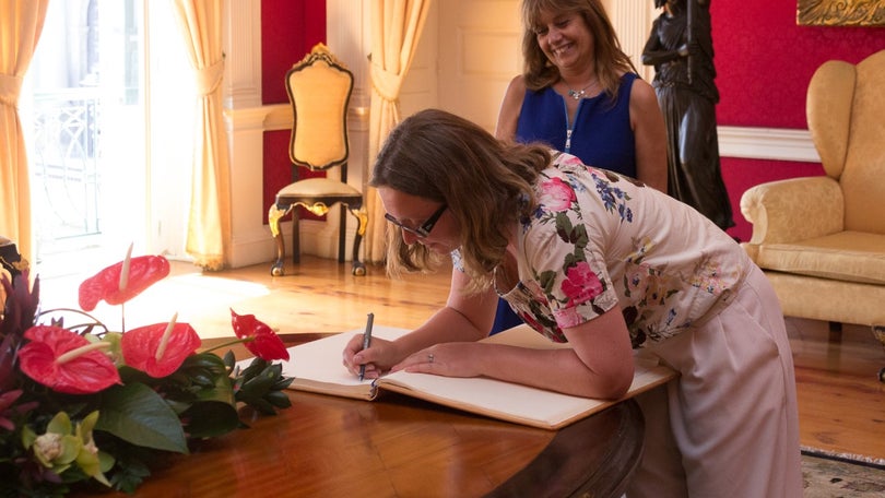 Embaixadora do Reino Unido recebida na câmara do Funchal