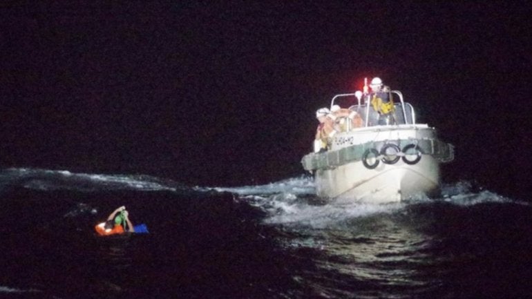 Navio naufragou ao largo do Japão com 43 tripulantes e 6.000 vacas a bordo