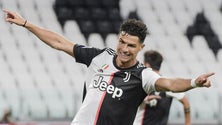 Imagem de Cristiano Ronaldo sagra-se bicampeão italiano e continua a construir a sua lenda