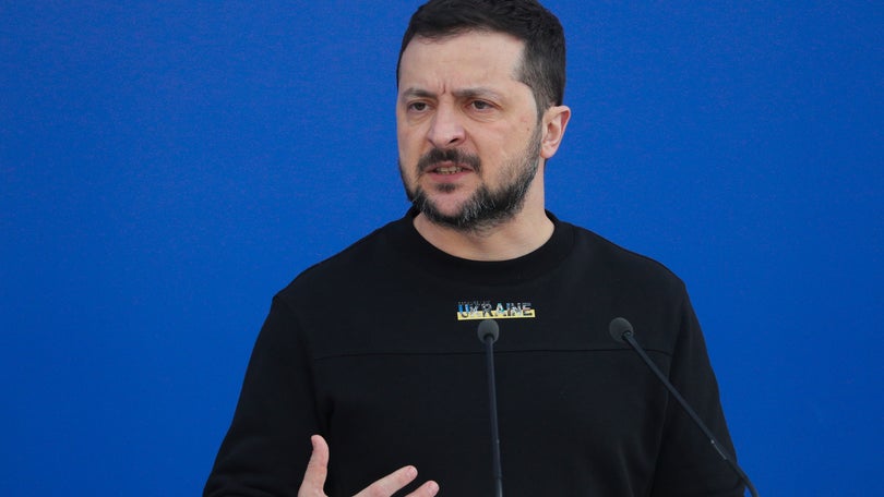 Imagem de Zelensky acusa russos de decapitar prisioneiro de guerra