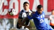 Imagem de Nacional consuma descida e FC Porto mantêm vivo o sonho do título