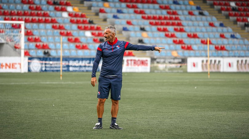 Imagem de Ivo Vieira garante play-off «Conferência» com goleada