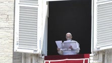 Imagem de Papa Francisco expressa solidariedade com vítimas