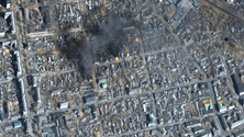 Imagem de Rússia realiza novos ataques aéreos à cidade de Mariupol