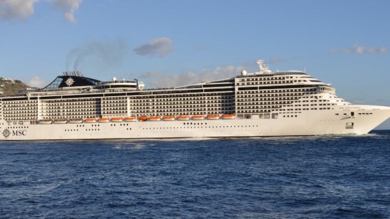 MSC Splendida embarca 340 passageiros no Funchal