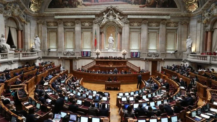 Imagem de Parlamento pede ao Governo que garanta aplicação da lei do «direito ao esquecimento»