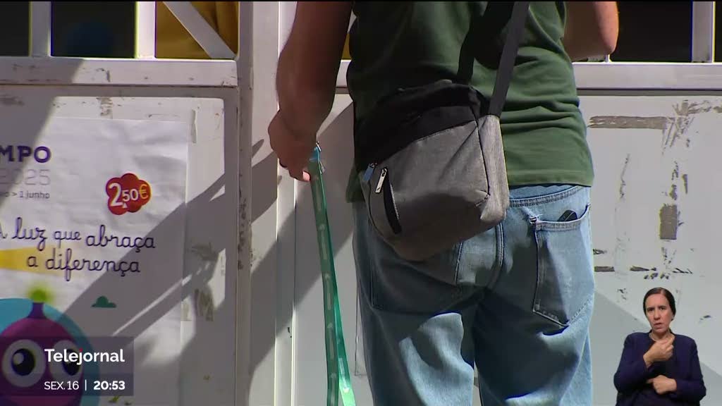 Greve Nacional Paralisa Serviços Essenciais: Escolas Fechadas, Hospitais Sobressaturados e Impacto no Setor Público