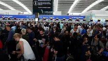 Imagem de Aeroportos britânicos alertam para atrasos em voos após falha que afetou tráfego