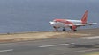 Imagem de Turistas deslumbrados com o mar e serra da Madeira (vídeo)