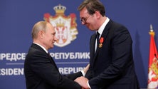 Imagem de Sérvia diz a Putin que pretende aderir à UE e manter estreita relação com a Rússia