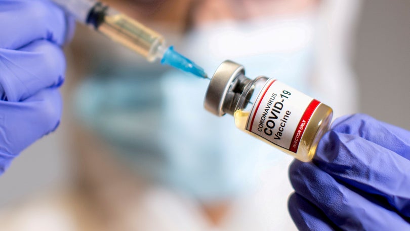 Imagem de Testes e vacinas vão continuar isentos de IVA em 2022
