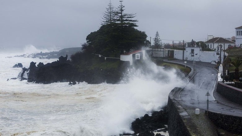 Mau tempo causa pequenos estragos nas ilhas