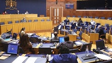 Imagem de Parlamento Regional aprova adaptação do uso obrigatório de máscara (Áudio)