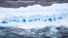 Imagem de Iceberg A-68A em possível rota de colisão com ilha está a partir-se