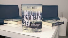 “Into the Azorean Sea” reúne textos de mais de 100 poetas ligados aos Açores