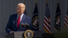 Imagem de Joe Biden participa em memoriais nos três locais dos ataques