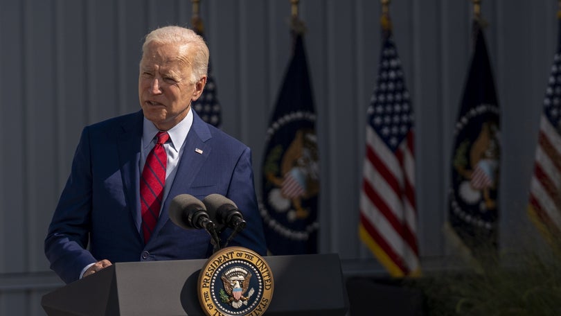Imagem de Joe Biden participa em memoriais nos três locais dos ataques