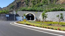 Imagem de Túnel da Madalena do Mar encerrado durante a noite
