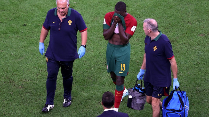 Imagem de Fernando Santos confirma que Nuno Mendes falha o resto da prova