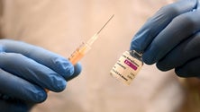 Imagem de Reino Unido abre vacinação a pessoas com 44 anos