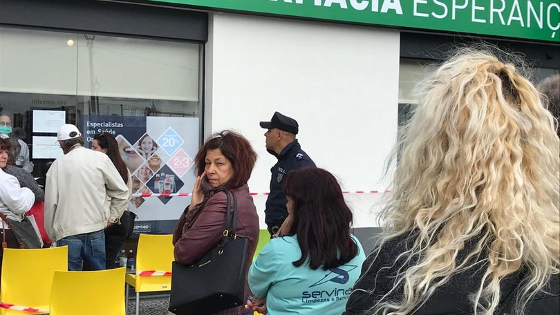 Imagem de Fila em farmácia de Santa Cruz