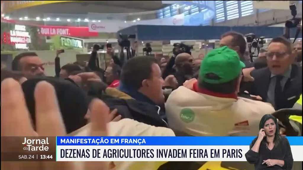 Agricultores franceses invadem Feira Agrícola de Paris