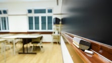 Imagem de Escola madeirense destaca-se em Fisica-Química, mas Região tem piores resultados