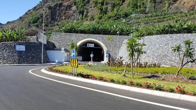 Imagem de Túnel da Madalena do Mar encerrado entre as 10 horas e as 16 horas