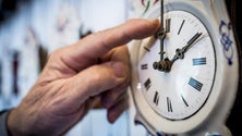 Imagem de Relógios adiantam uma hora na próxima madrugada
