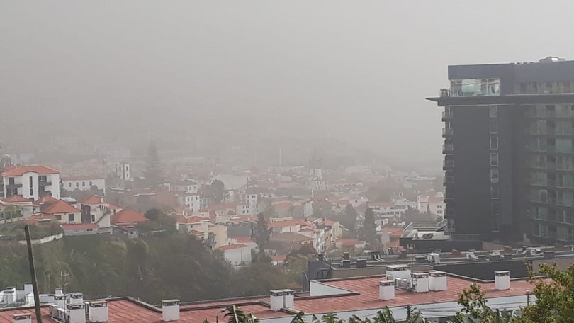 Imagem de Poeiras do norte de África dificultam visibilidade na Madeira