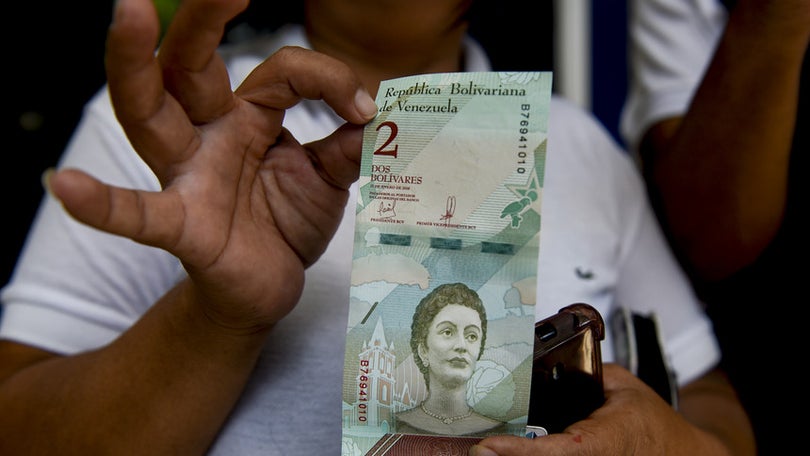 Imagem de Portugueses continuam a fazer contas sobre a reconversão monetária na Venezuela