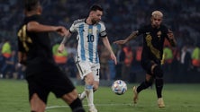 Imagem de Messi marca três ao Curaçau e torna-se o terceiro jogador com 100 golos por uma seleção