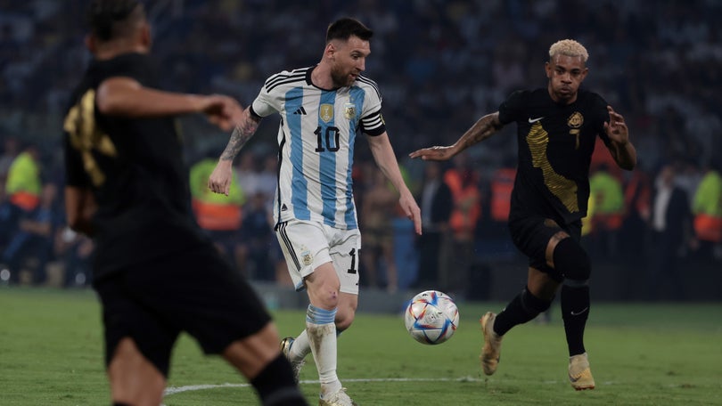 Imagem de Messi marca três ao Curaçau e torna-se o terceiro jogador com 100 golos por uma seleção