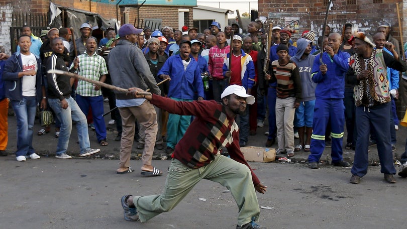 Imagem de Tensão racial persiste na África do Sul 23 anos após “apartheid”