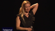 Imagem de Cantora refugiada conta história no Teatro Angrense  (Vídeo)