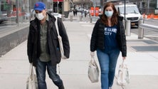 Imagem de Covid-19: Preço das máscaras descartáveis caiu a pique em relação ao início da pandemia (Vídeo)