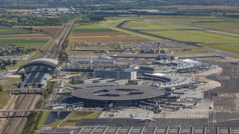 Seis aeroportos de França evacuados devido a ameaças de bomba