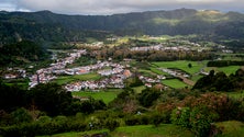 Imagem de Nas Furnas: crianças não têm onde ficar quando os pais trabalham [Som]