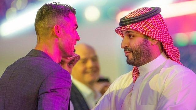 Imagem de Ronaldo encontra-se com o príncipe da Arábia Saudita: «Uma honra»