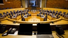 Imagem de Deputados cumpriram um minuto de silêncio em memória das vítimas do 20 de fevereiro (Vídeo)