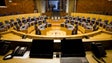 Imagem de Deputados cumpriram um minuto de silêncio em memória das vítimas do 20 de fevereiro (Vídeo)