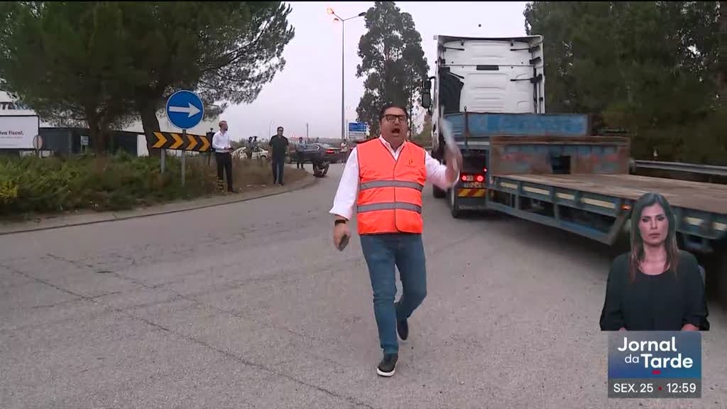 Marcha lenta. Empresários e camionistas do setor das terraplanagens em protesto