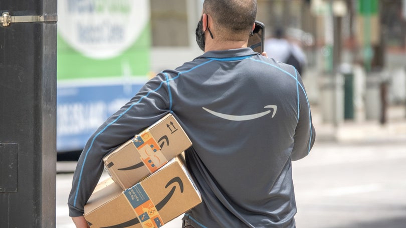 Amazon reconhece que há trabalhadores forçados a urinar em garrafas