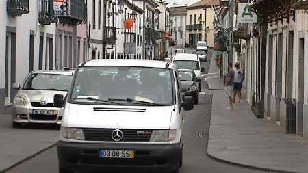 Imagem de Comércio da Ribeira Grande volta a abrir as portas (Vídeo)